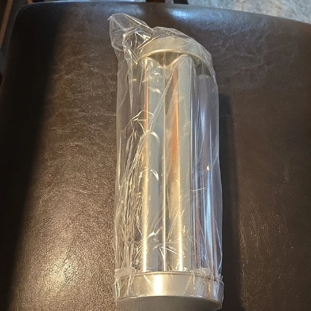 The Pampered Chef Flower Bread Tube in White